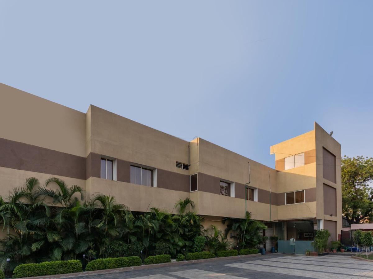 Kurmannapalem Spot On Sri Srinivasa Lodge מראה חיצוני תמונה